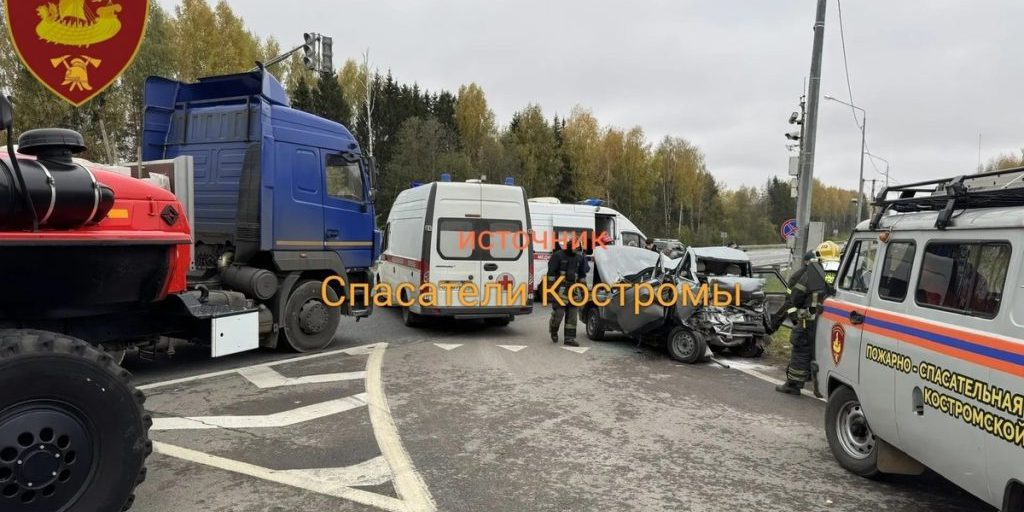 Появились фото с места жесткого ДТП на костромской трассе