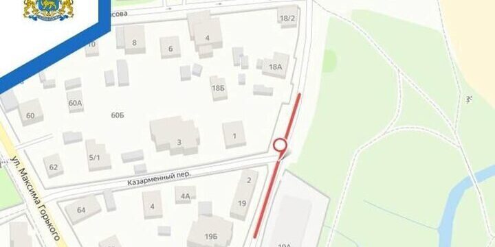 На год закрыли одну полосу движения у псковской набережной