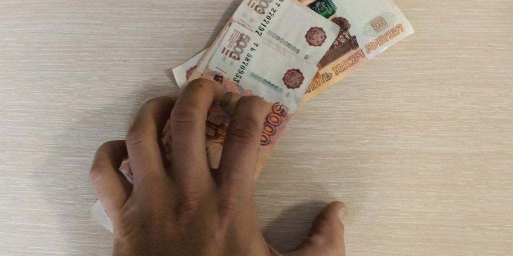 Giocatore di videogiochi arrestato a Sochi per furto di portafoglio contenente 55mila rubli