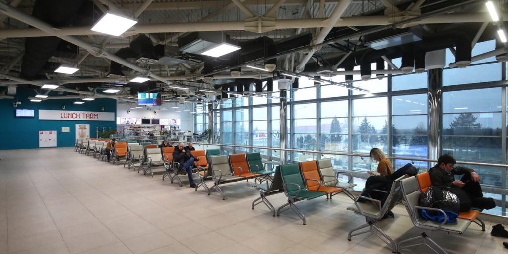 В аэропорту Волгограда задерживаются 3 московских рейса после атаки БПЛА