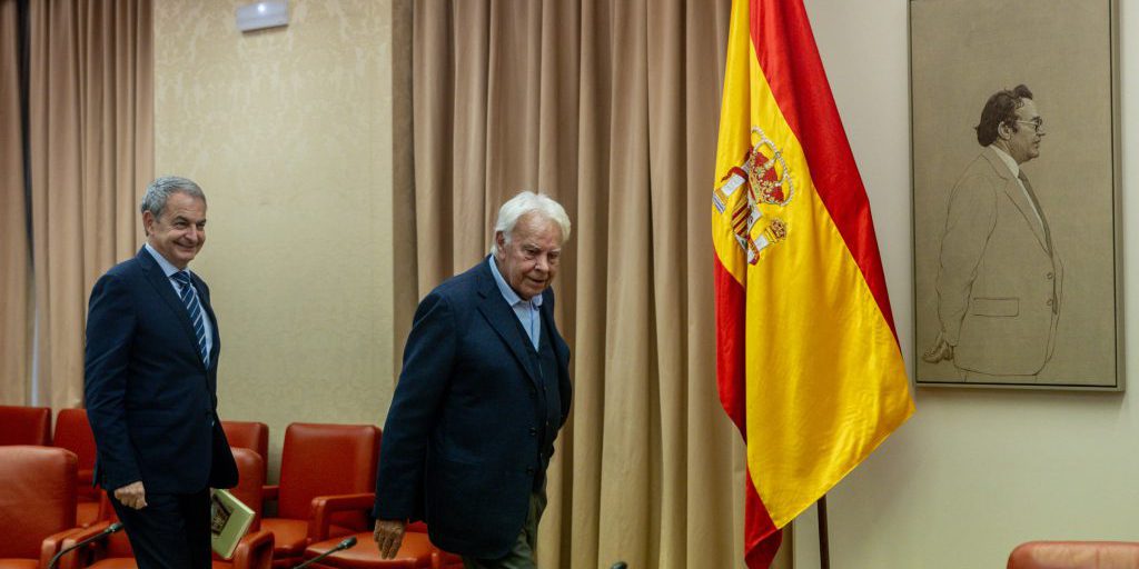 Zapatero e González si incontrano al Congresso per ricordare Rubalcaba