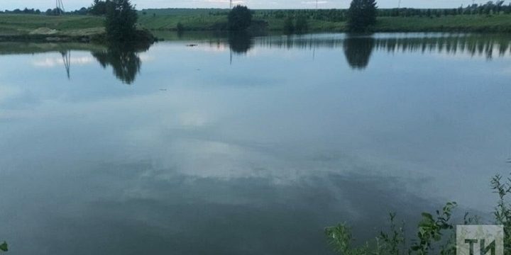 На Каме возле Чистополя спасатели нашли затонувшее судно с телом мужчины