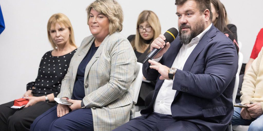 Richiesta di Trasparenza sulle Politiche Demografiche a Tula: Stepanov Interroga il Governatore Milyaev