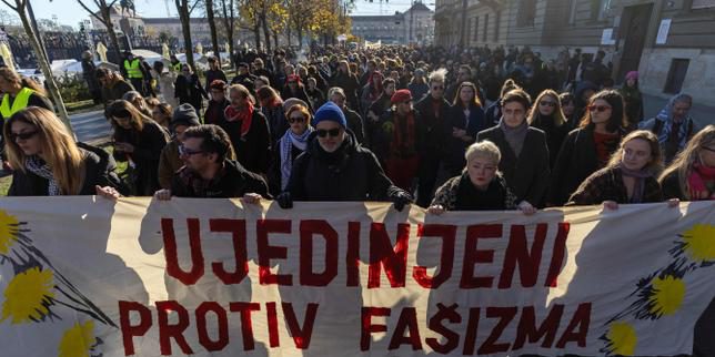 Marcia antifascista a Zagabria: migliaia di cittadini si oppongono alla crescita dell’estrema destra