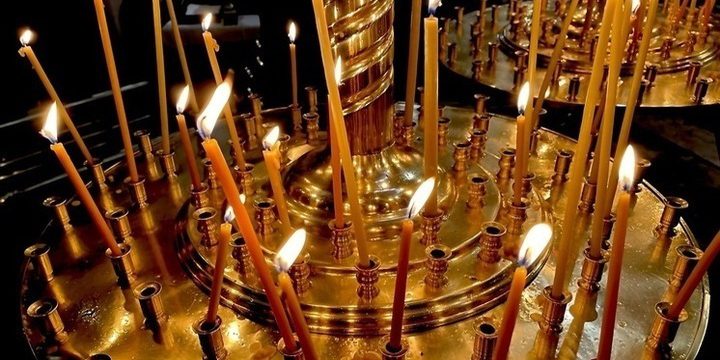 La Chiesa Ortodossa Russa Avverte contro l'Utilizzo delle Reti Neurali per la Preghiera e la Confessione