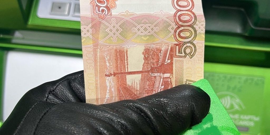 Бизнесмен из Луганска лишился 3 млн рублей из-за аферистов