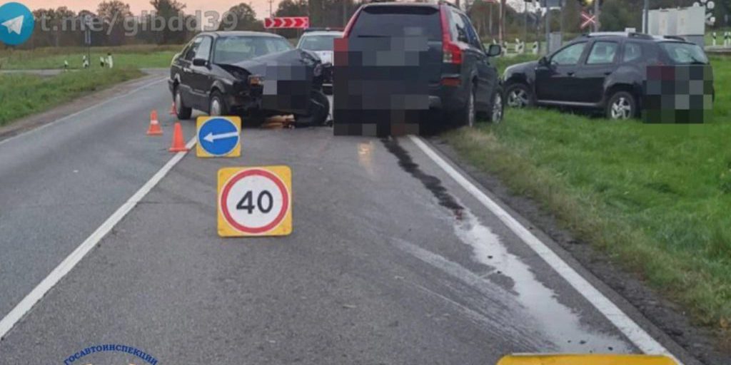В Калининградской области случилось тройное ДТП с пострадавшей женщиной