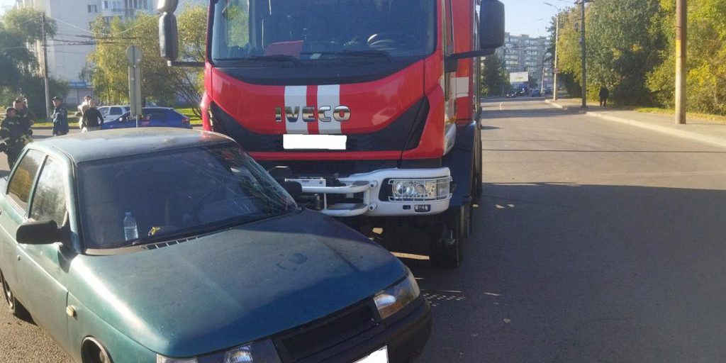 Incidente Stradale a Orël: Un Camion e un'Automobile Coinvolti in un Incidente con Possibili Conseguenze sulla Sicurezza Stradale