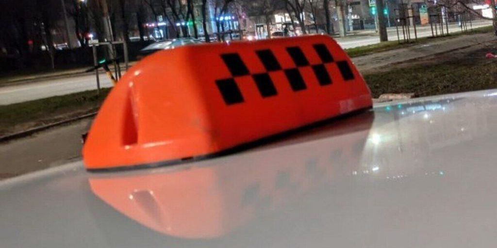 Voronež: un ex parco taxi in vendita per 350 milioni di rubli, un'opportunità immobiliare unica nel mercato commerciale locale