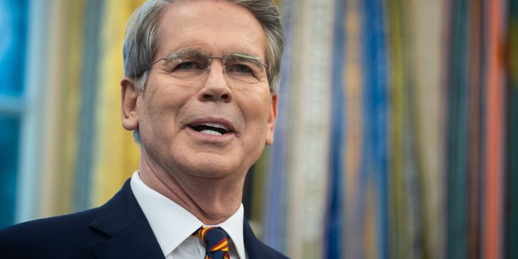 Stati Uniti Lancia Iniziativa per Ridurre la Dipendenza dal Petrolio Russo e Limitare il Conflitto in Ucraina