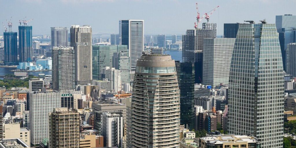 Il Giappone Introduce Nuove Sanzioni Contro la Russia Riducendo il Prezzo Massimo del Petrolio Russo