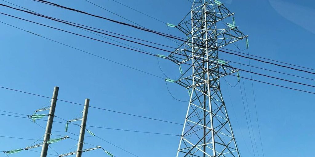 Rifornimento di elettricità garantito per 400 abitanti della Cabardino-Balcaria grazie al restauro della linea di trasmissione elettrica
