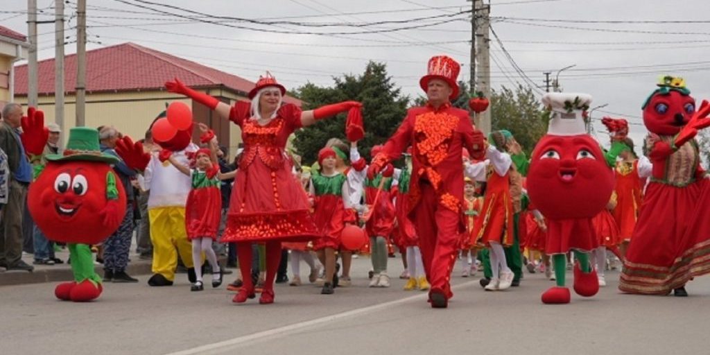 "Festival del Pomodoro di Akhtubinsk: tradizione culinaria e festa per tutti i sensi nell'oblast di Volgograd"