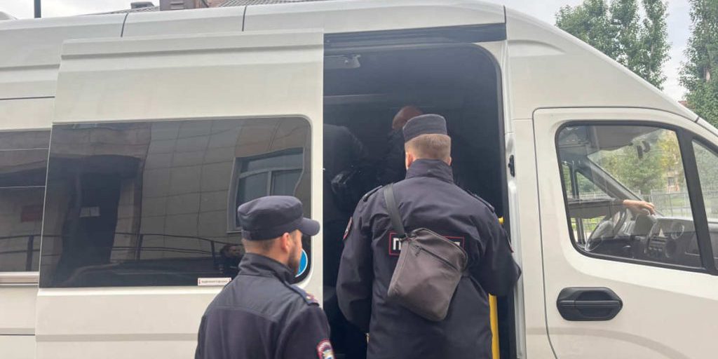 Трех незаконных мигрантов обнаружили в Череповце