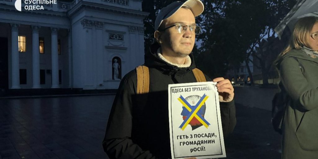 People protesting in Odesa against Mayor Trukhanov –  photos, video