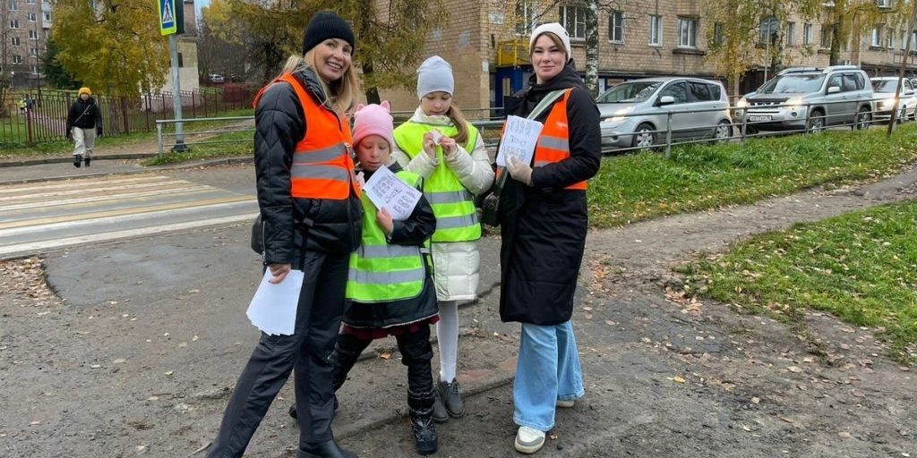 Genitori e giovani ispettori del traffico uniscono le forze per migliorare la sicurezza stradale a Petrozavodsk