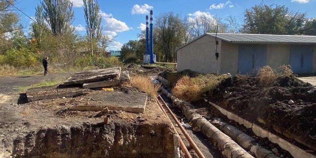 Шефы из Томской области проверили ход реконструкции системы центрального теплоснабжения в Приазовском