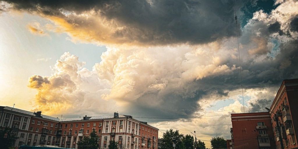 Tempesta in Arrivo nella Regione di Tver: Previsioni e Precauzioni per la Sicurezza Pubblica