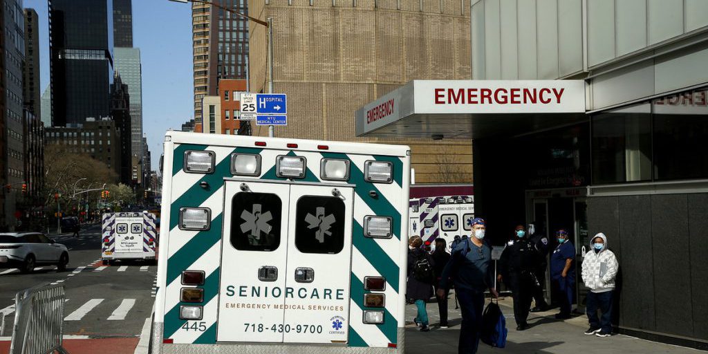 Вертолет рухнул на пляж в Калифорнии