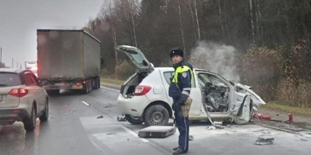 Число жертв автокатастрофы на трассе "Золотое кольцо" увеличилось до трех