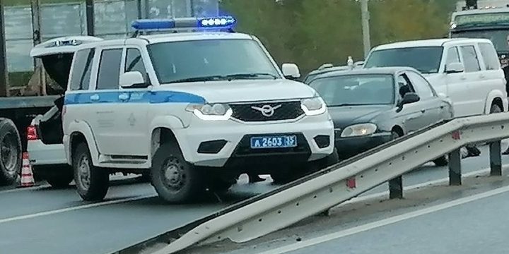 Agente di polizia ferma guidatore ubriaco su auto rubata a Sheksna