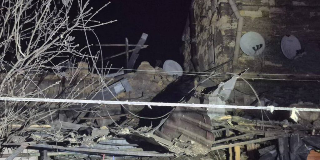 Droni russi colpiscono Odesa: feriti civili e danni alle strutture