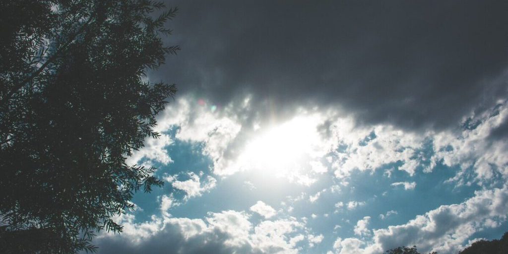 Ciclone nord-atlantico porta nuvolosità e piogge leggere a San Pietroburgo senza allarmi estremi