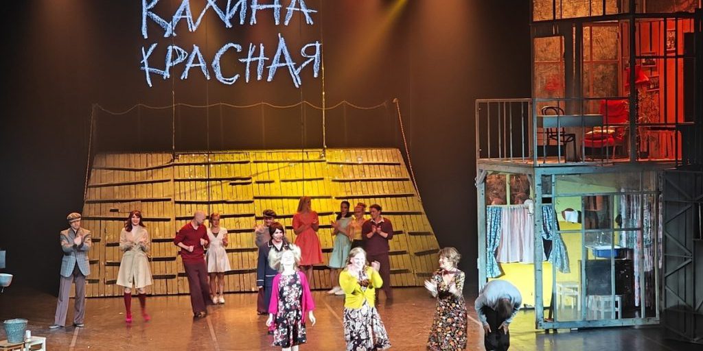 Полный зал собрал спектакль «Калина Красная» с Надеждой Бабкиной в Вологде