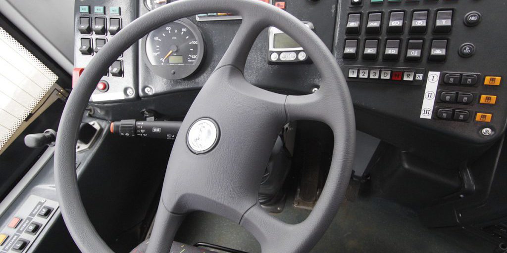 Scuola russa multata per violenza tra autisti: le conseguenze per la comunità scolastica