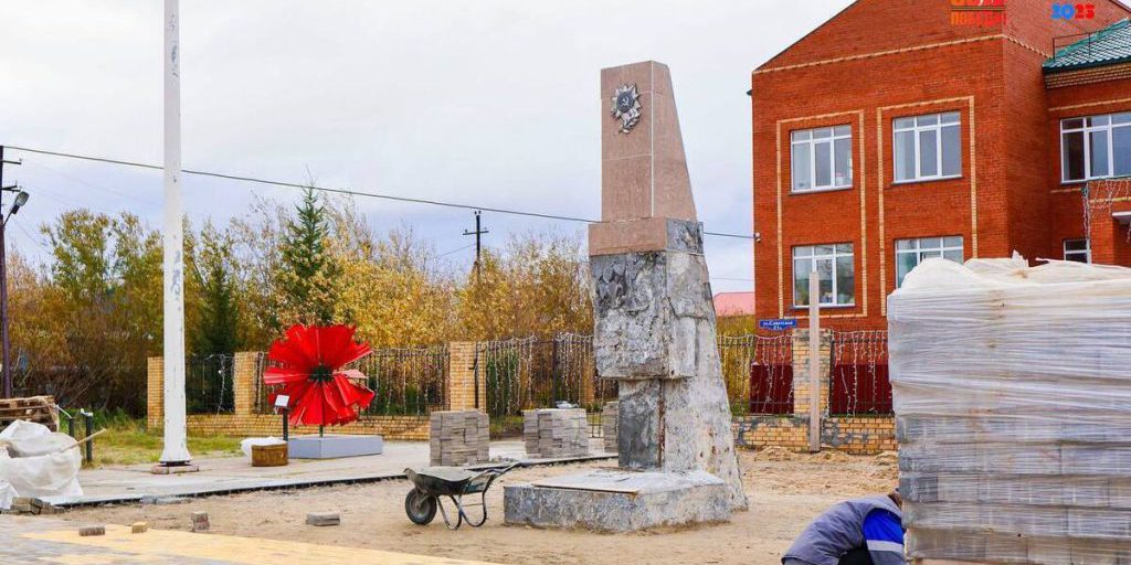 В Ныде обновляют памятник «Ко Дню Победы»