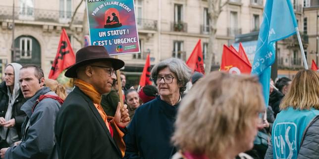 Senato respinge proposta di legge che avrebbe riconosciuto lo status di funzionario agli accompagnatori di studenti con disabilità (AESH)