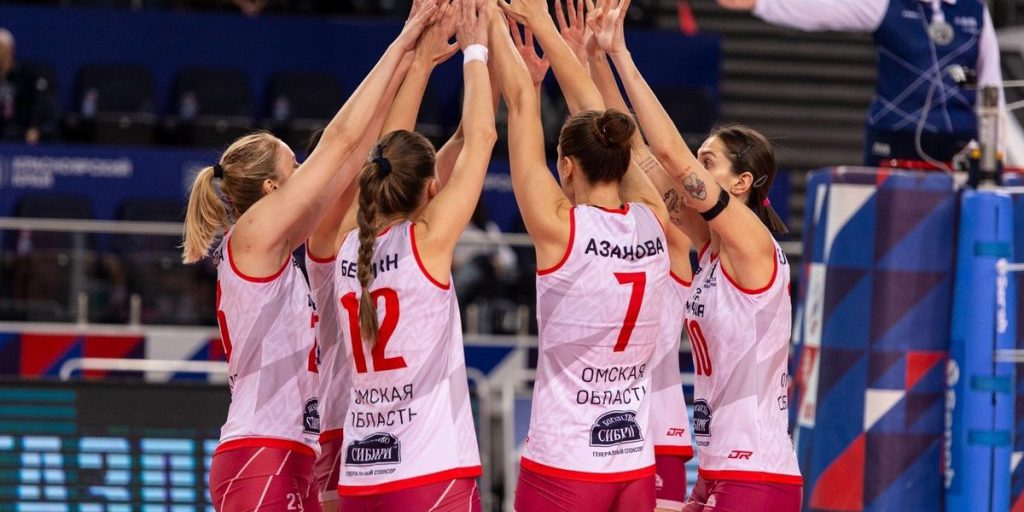 La squadra di volley femminile Омичка trionfa nella Superliga con una vittoria inaugurale contro il Енисей