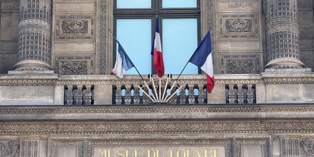 Scoperta al Louvre: oggetti lasciati dai ladri potrebbero svelare mistero del furto
