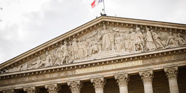 Tensioni all'Assemblea Nazionale: crisi sociale e divisioni sindacali minacciano la stabilità politica