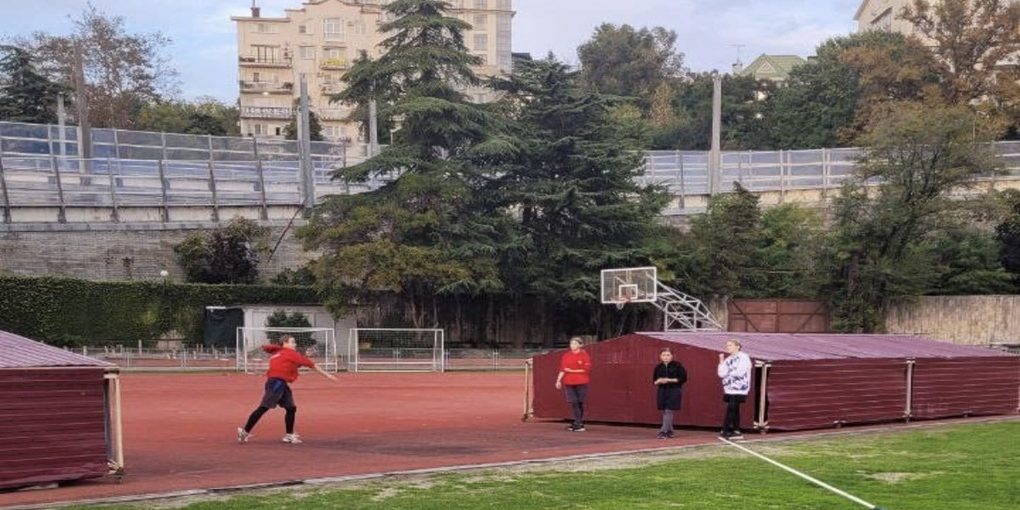 Atleti ucraini si radunano a Soči per un'intensa sessione di allenamento e formazione