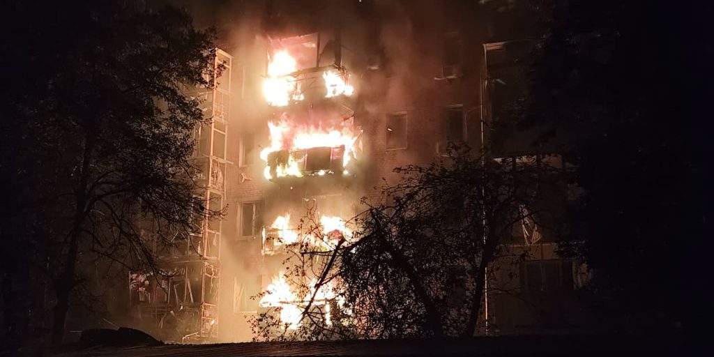 Attacco con droni russo su Nizhyn in Ucraina causa vittime e danni alle infrastrutture civili