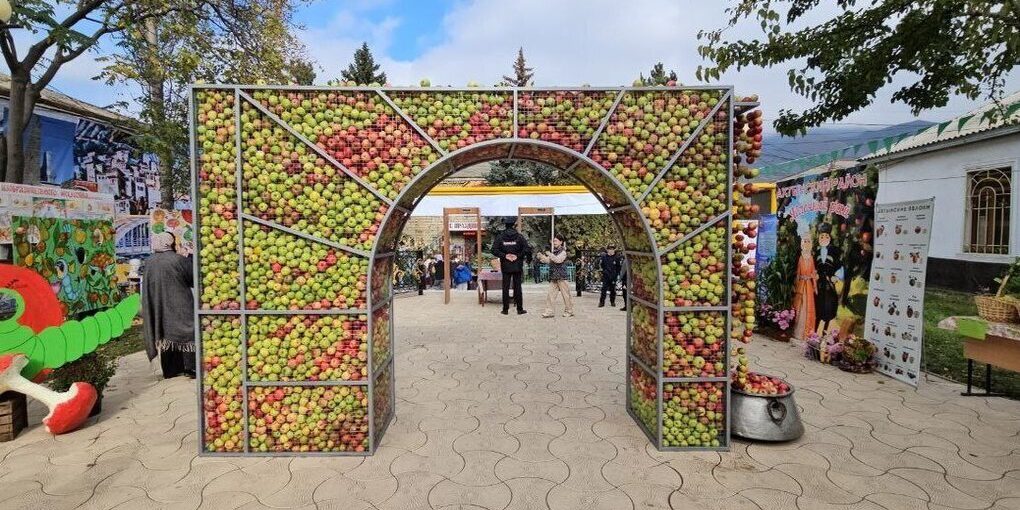 Festa del Raccolto a Dagestan: Celebrazione della Tradizione Agricola nel Distretto di Akhtynskij