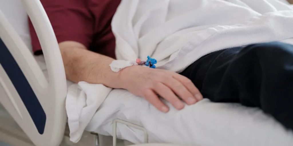 Errore Tecnico in Ospedale: Oltre 500 Persone Ricevono Lettera di Decesso per Errore