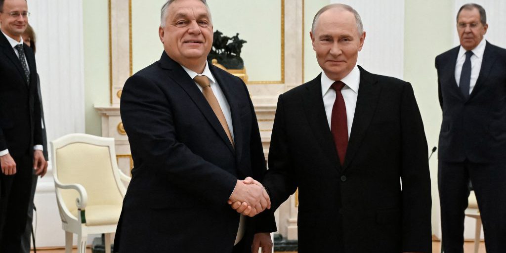 Orbán propone l'Ucraina come zona tampone e accusa l'Occidente di alimentare la guerra per profitto