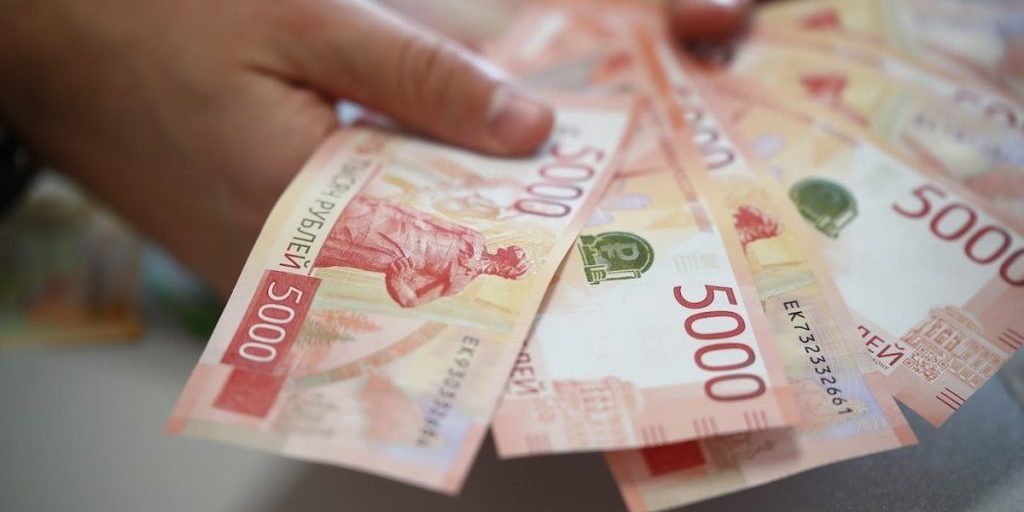 Truffa Online a Volgograd: Una Donna Perde 1,7 Milioni di Rubli nell'Acquisto di un'Automobile