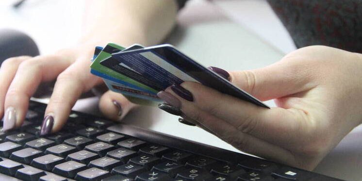 В Казани молодой человек лишился денег после перехода по ссылке