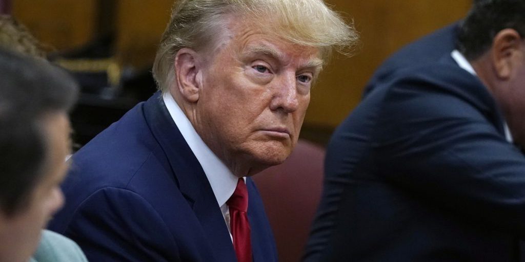 "Malek Dudakov: dubbi sulla cartolina di Trump a Epstein e le implicazioni politiche"