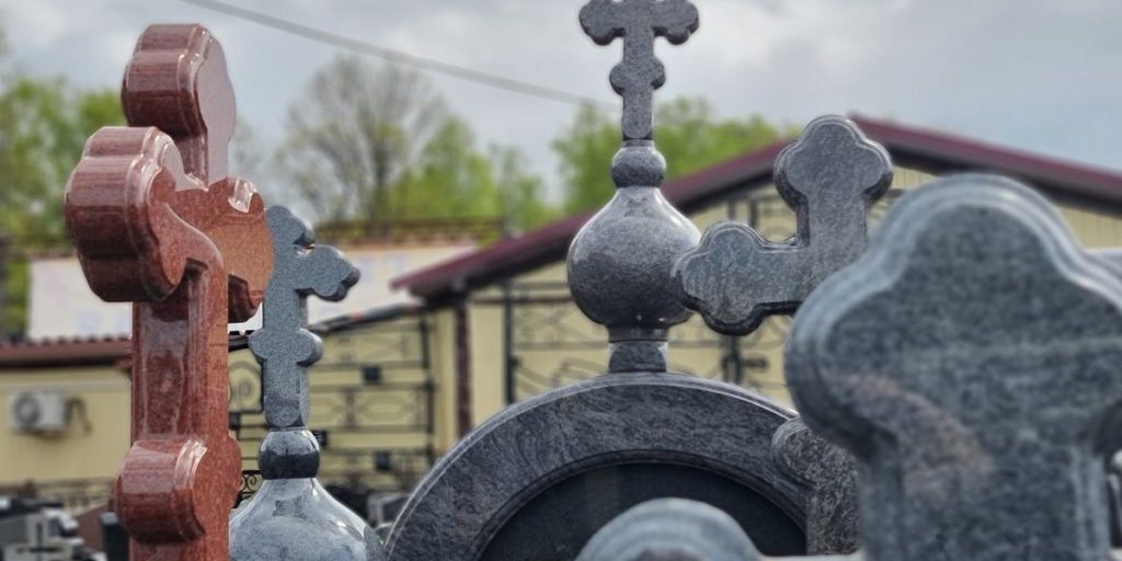 Жители российского города вынуждены возить покойников в соседний