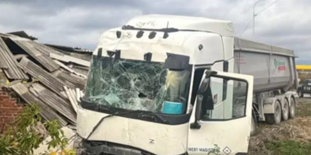 В Ростовской области в жутком ДТП погиб 46-летний водитель тягача