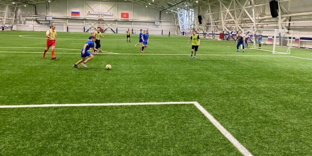 Torneo di Calcio a Briansk per Celebrare la Festa del Papà: Una Iniziativa per le Famiglie e la Comunità