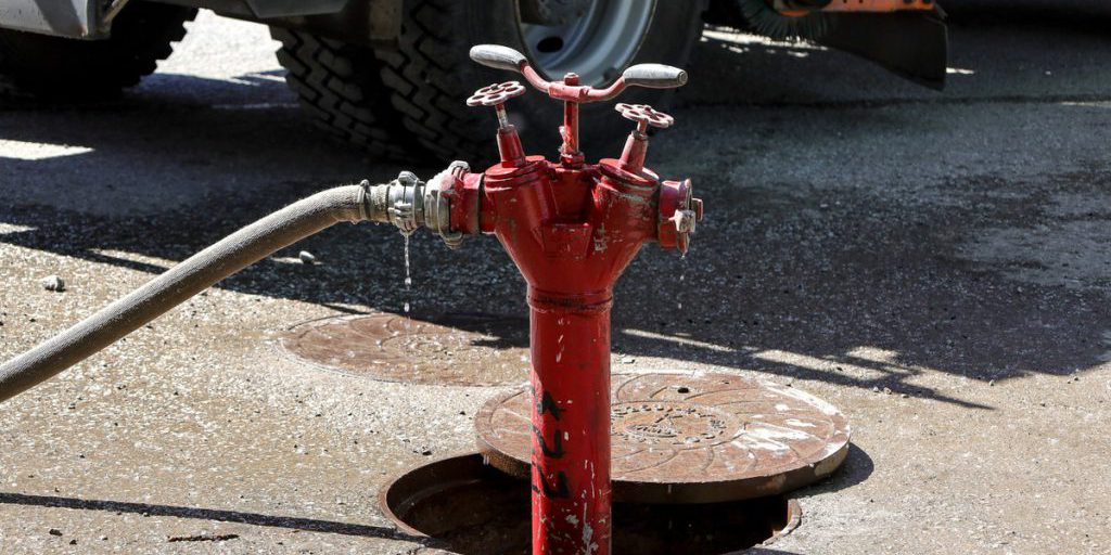 Два погибших: в ЛНР загорелся и частично обрушился дом