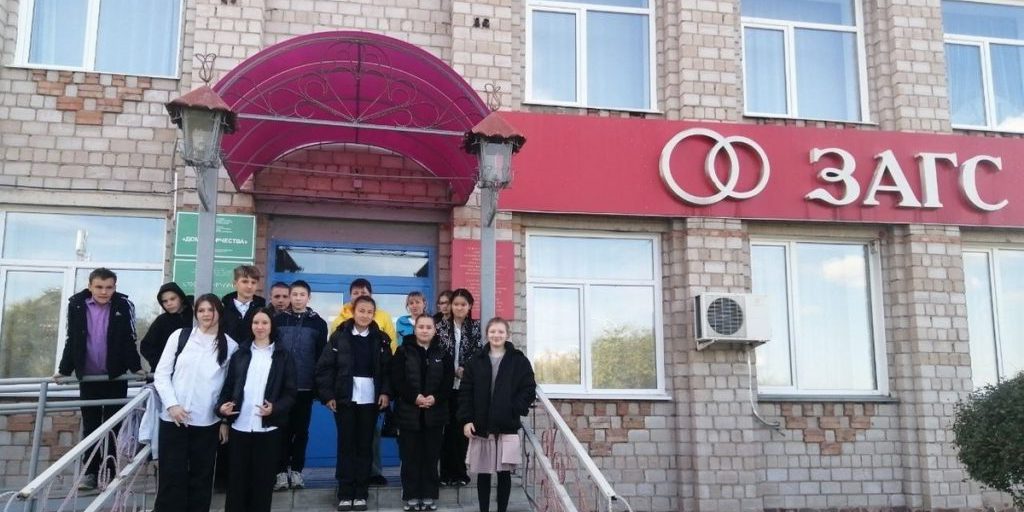 I Dipendenti dell'Ufficio di Stato Civile della Chakassia: Educazione ai Valori Familiari e Registrazione degli Eventi di Vita