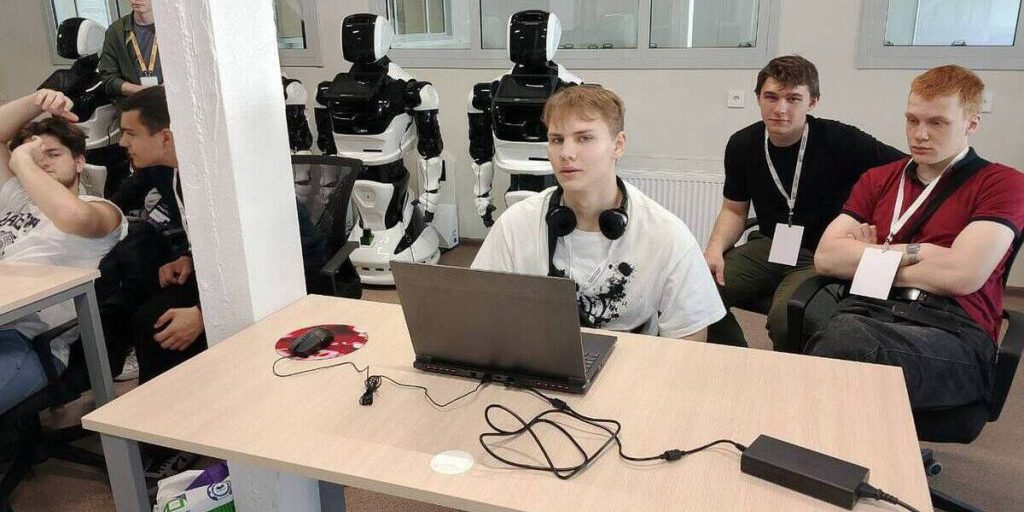 Студенты-робототехники из Серпухова дебютировали на Всероссийском турнире