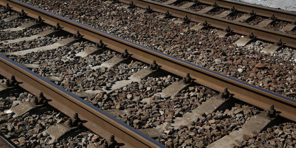 Morte sulla ferrovia in Russia: indagine aperta per violazione delle norme di sicurezza