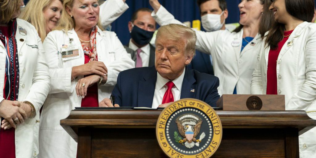 Трамп ввел дополнительные пошлины против Канады